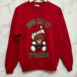 VTG 90s Hug Me In Wyoming Cute Teddy Bear Santa Christmas Sweatshirt - H28